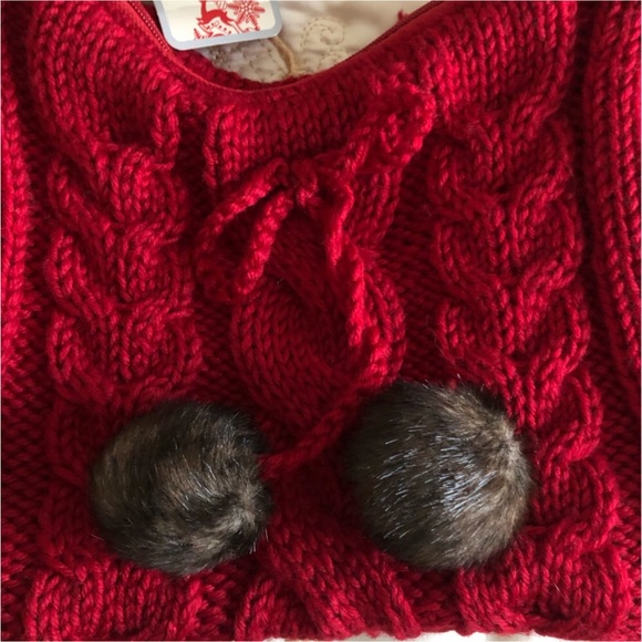 Small Red Cable knit shoulder bag with Fur Pom Poms Top handle Sweater Bag - Picture 2 of 11